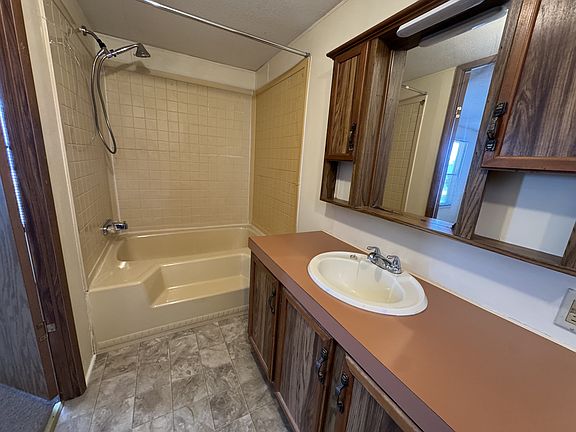 5th image of 152 Summit St