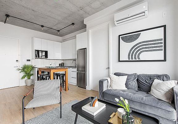 2nd image of 822 Flatbush Ave #605