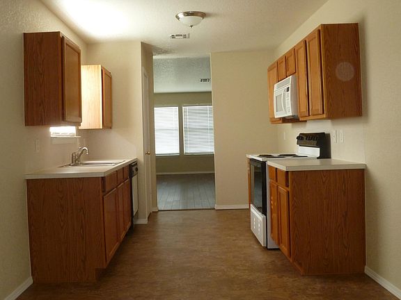 4th image of 905 SW 153rd St