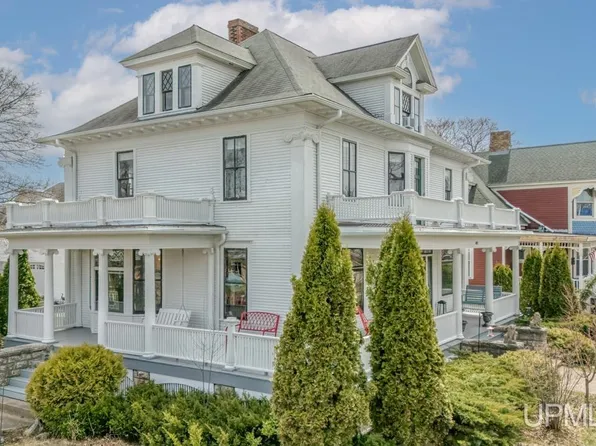 301 S 7th St, Escanaba, MI 49829