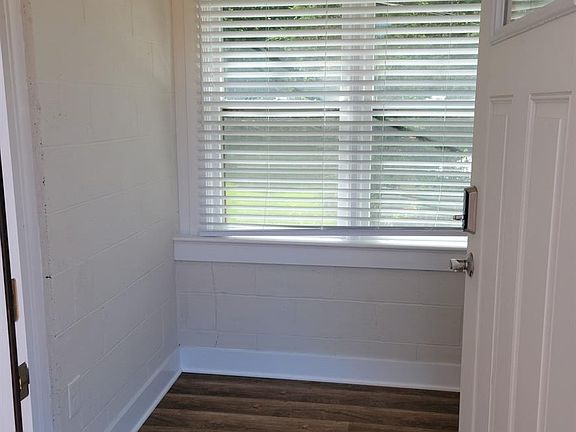 5th image of 498 Manatawny St