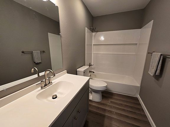 5th image of 39 Hiland Pl #A
