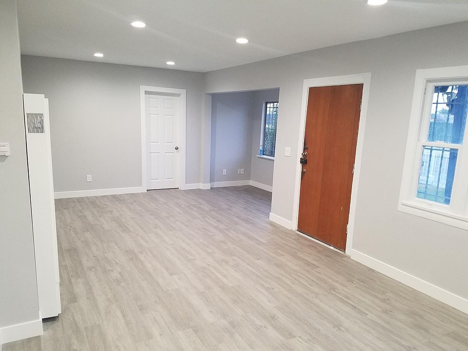 1st image of 1050 W 109th St