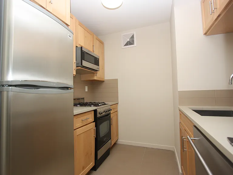170 E 112th St #3C — Photo 4