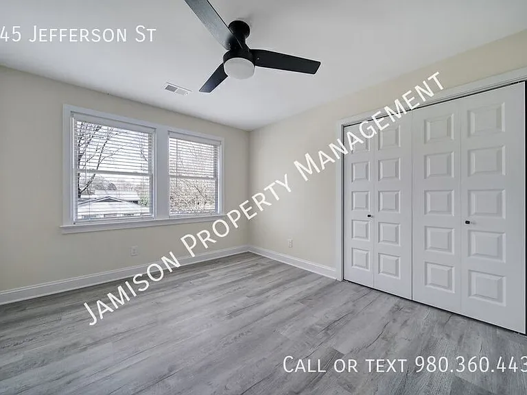 345 Jefferson St — Photo 16