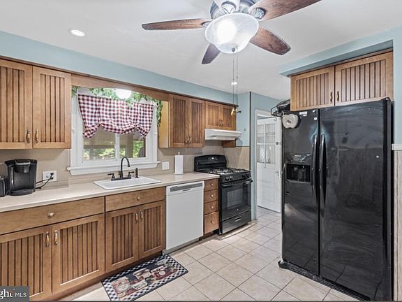 5th image of 105 E Coulter Ave