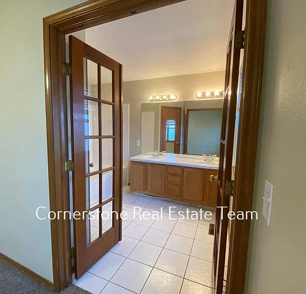 1345 Coolcrest Dr — Photo 8