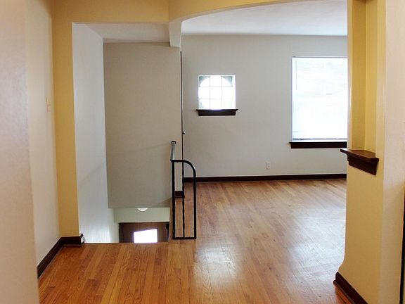 2nd image of 4512A Jamieson Ave
