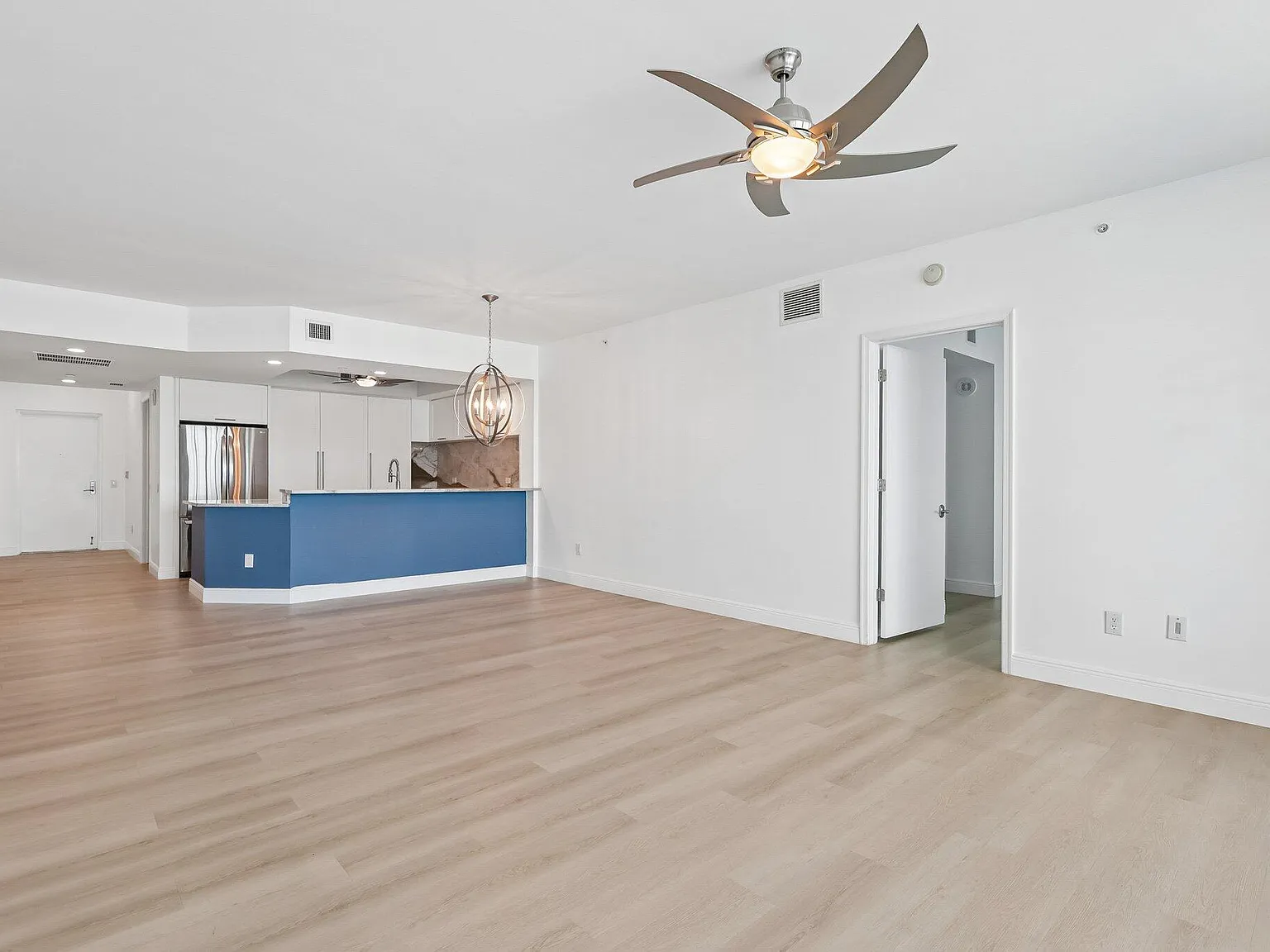 Marina Grande Riviera Beach Condominium — Photo 4