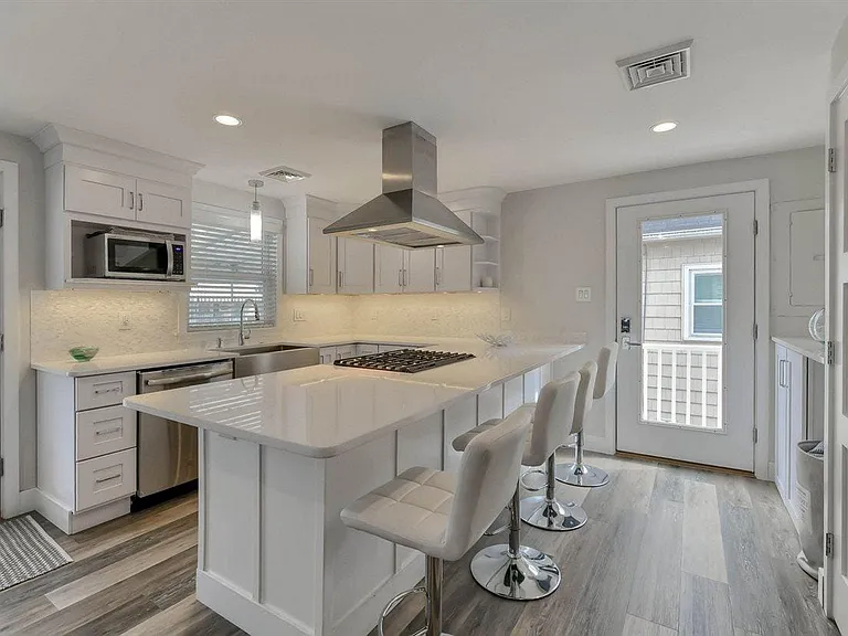 102 N Essex Ave — Photo 13