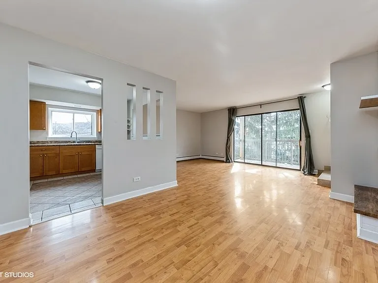 829 S Dwyer Ave #D — Photo 2