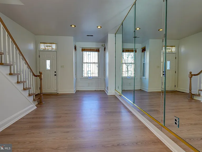 1209 I St SE — Photo 14