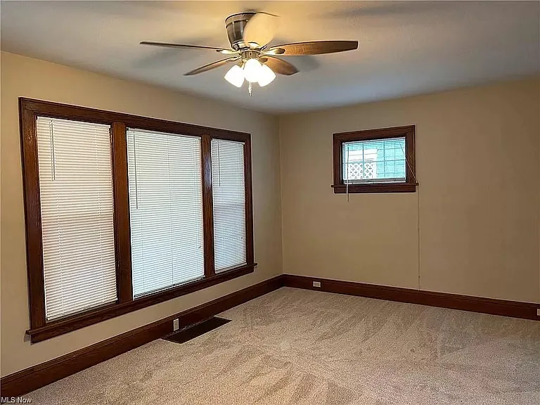296 Ivy Pl — Photo 4