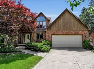135 Hunt Club Cir, East Amherst, NY 14051