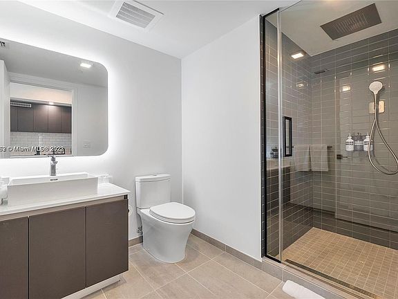 5th image of 227 NE 2nd St Unit 2807