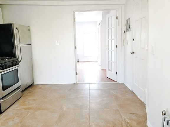 3rd image of 156 Wythe Ave APT 3