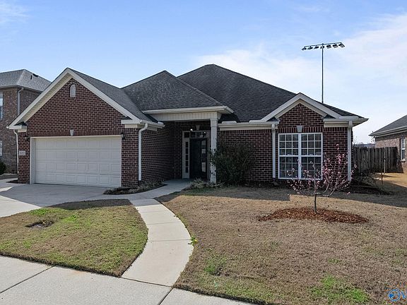 2nd image of 5010 Valley Cove Dr SE
