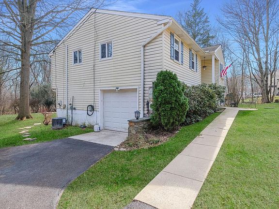 3rd image of 791 Griffiths Rd