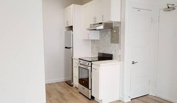 4th image of 132 6th St #201