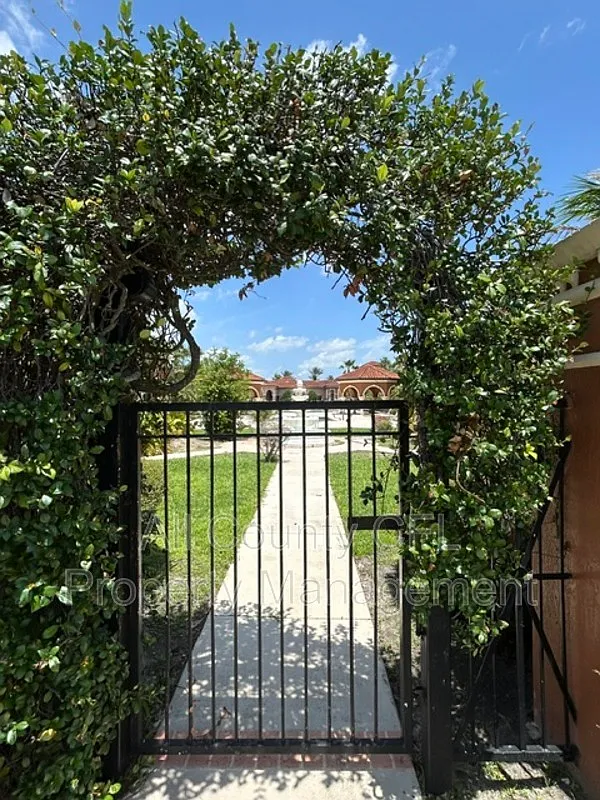 1 bed, 1.0 bath, 840 sqft, $1,300 — Photo 2