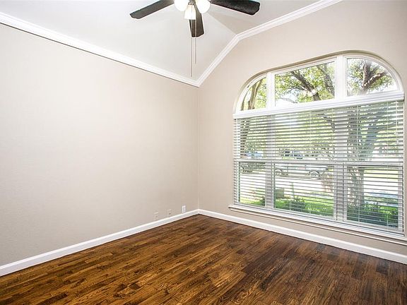 5th image of 2205 Tralee Cir