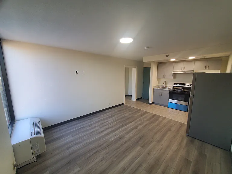 The 702 — Photo 3