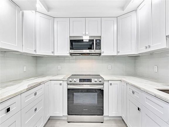 5th image of 555 Oaks Ln APT 306