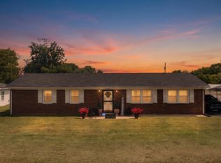 1210 Peacock Rd, Paris, KY 40361