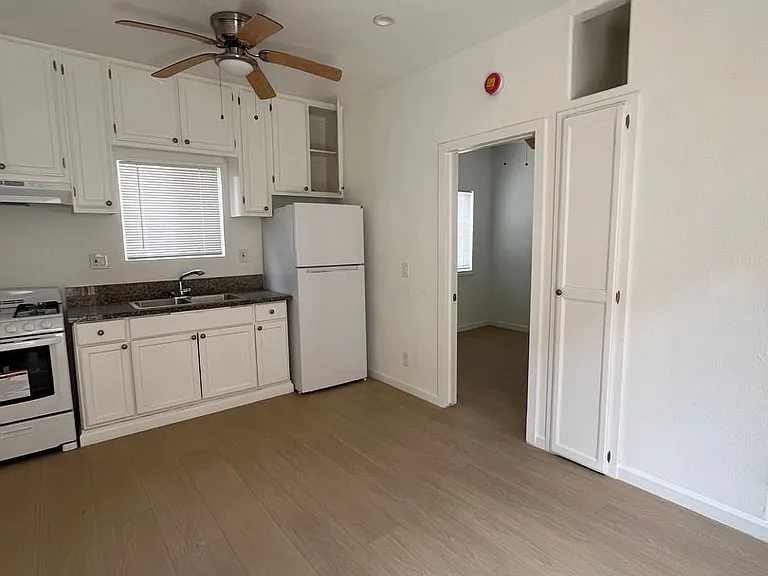 842 Alamitos Ave — Photo 22