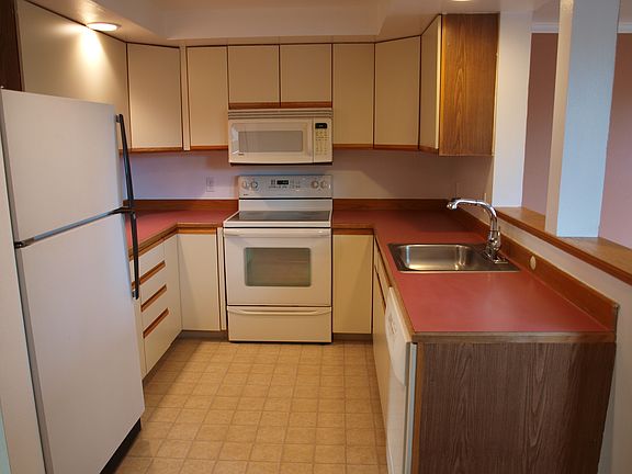 5th image of 4156 244th Pl SE