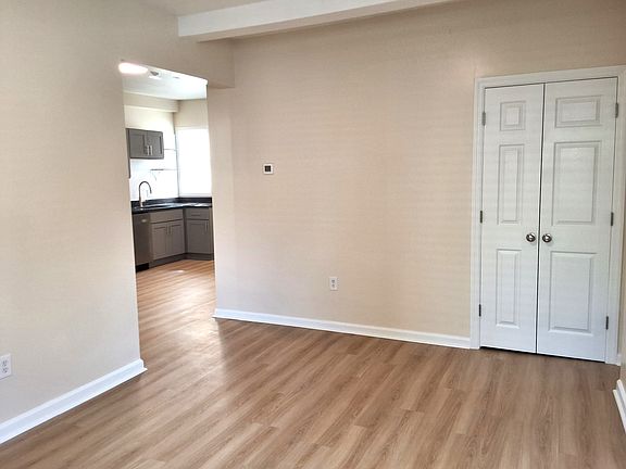 3rd image of 402 E Orange St