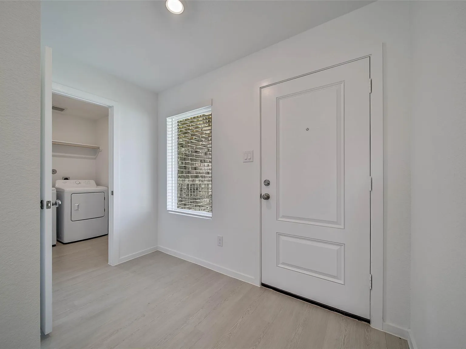 3 bed, 2.0 bath, 1311 sqft, $2,000 — Photo 3