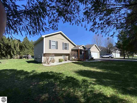 2nd image of 855 Francis Dr