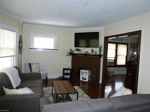 2nd image of 1632 Larchmont Ave #1634