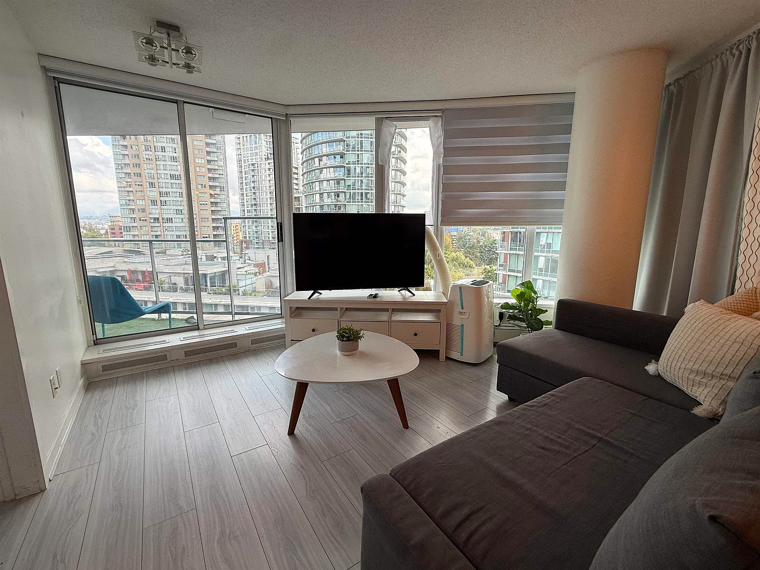 2 bed, 918 sqft, $3,400 — Photo 4