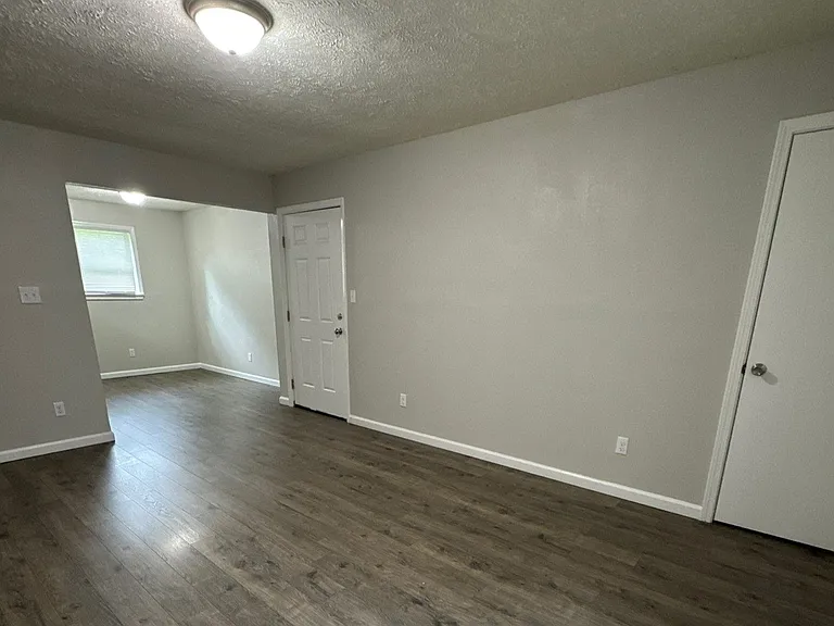 196 Greenfield Dr #7 — Photo 5