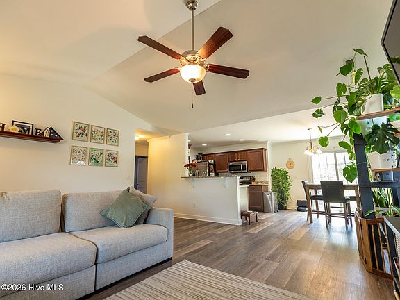 4th image of 416 Salvo Court