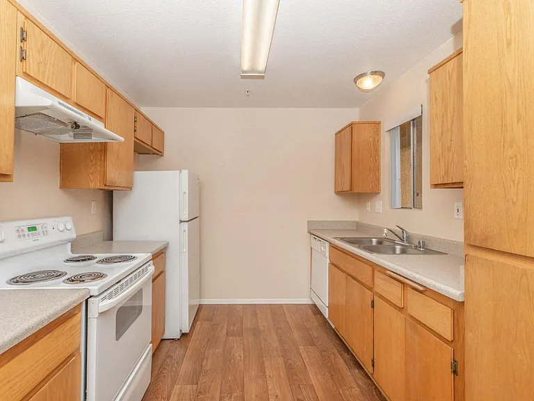 Desert Heights Apartment Homes — Photo 22