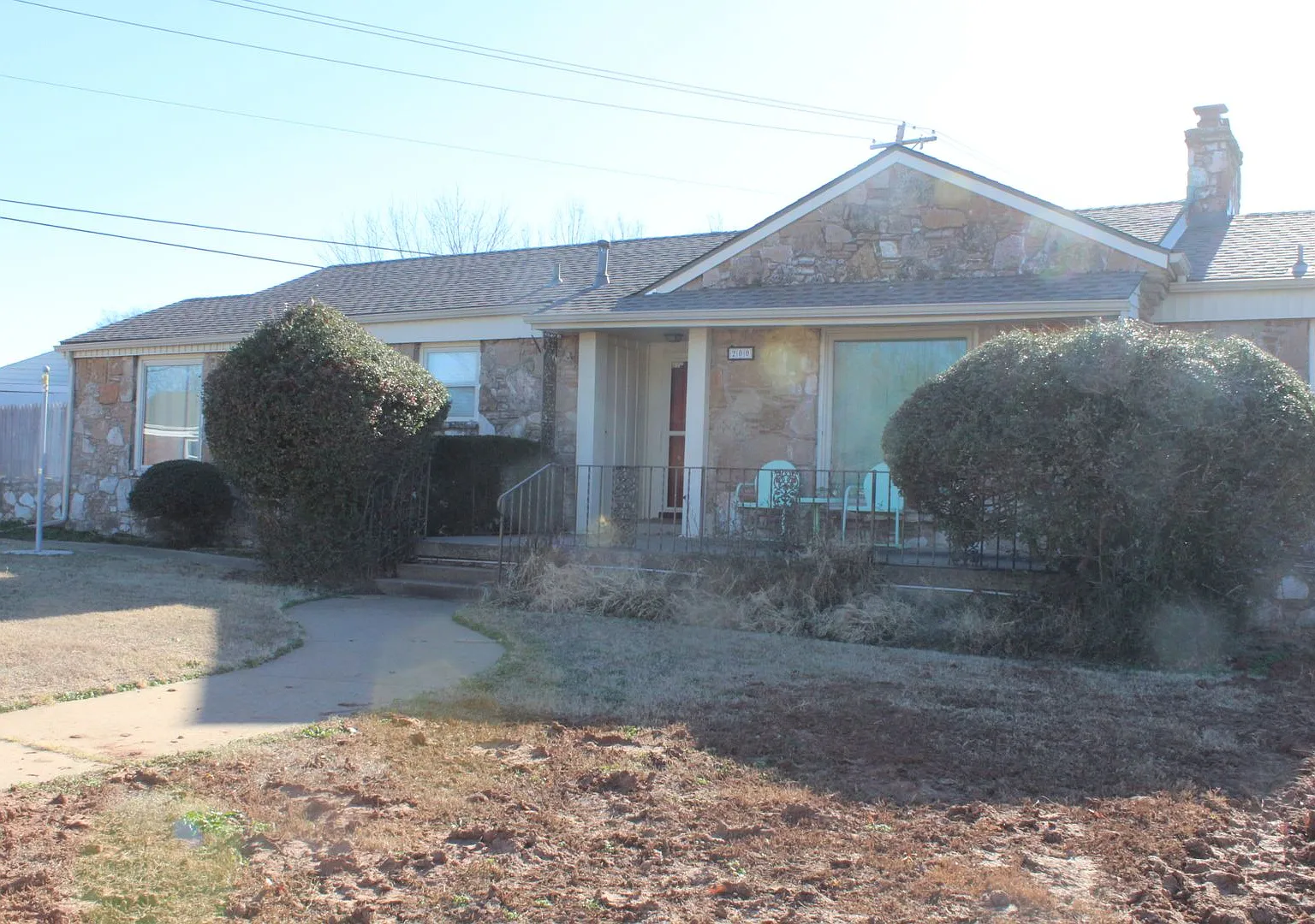 3 Beds, 3 Baths, 3 Fireplaces!! — Photo 1