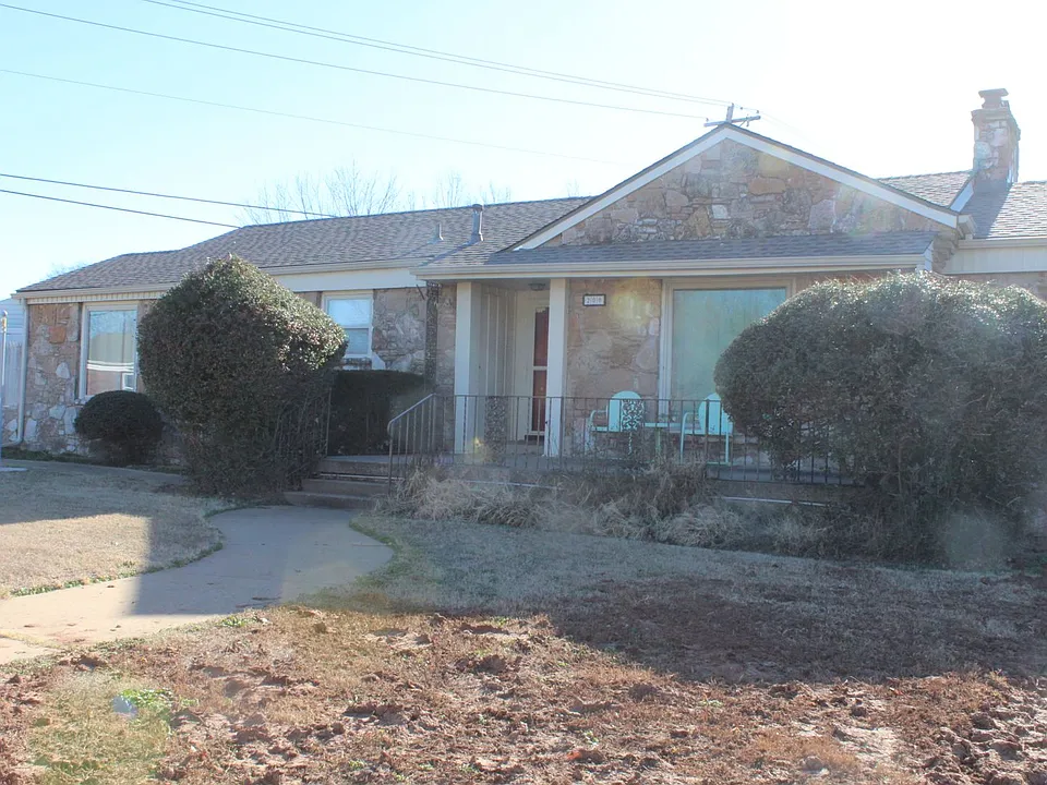 200 E Marshall Dr