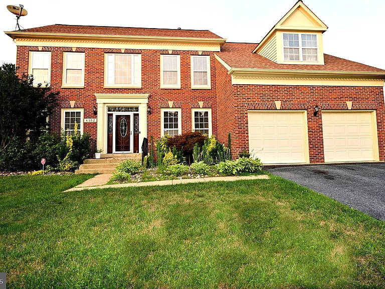 4502 Rockdale Ln — Photo 1