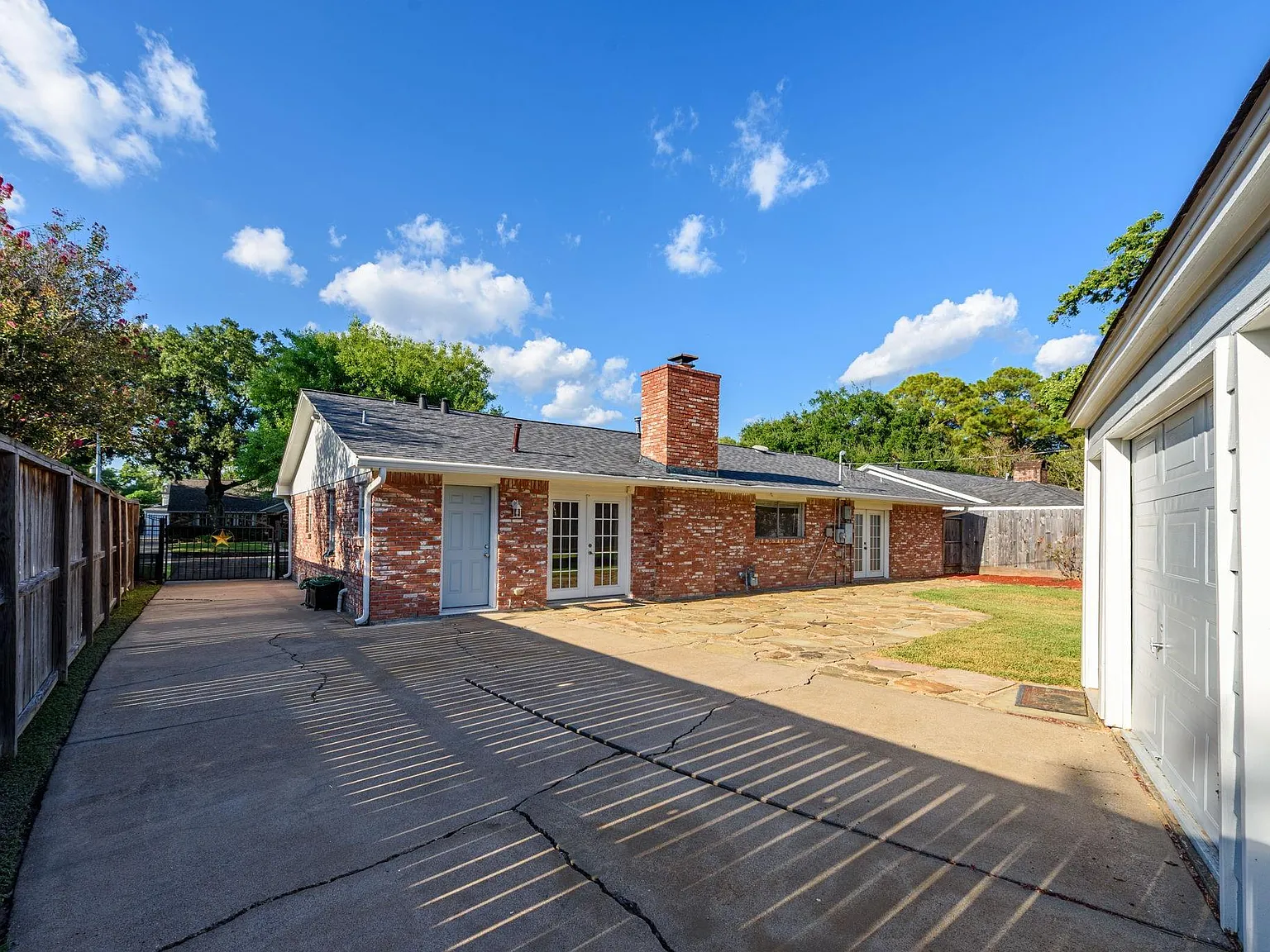 4 bed, 2.0 bath, 1837 sqft, $2,800 — Photo 4