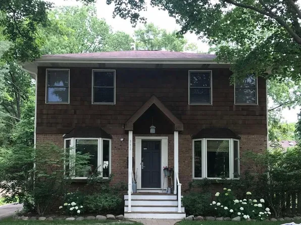 953 Clay Ct, Deerfield, IL 60015