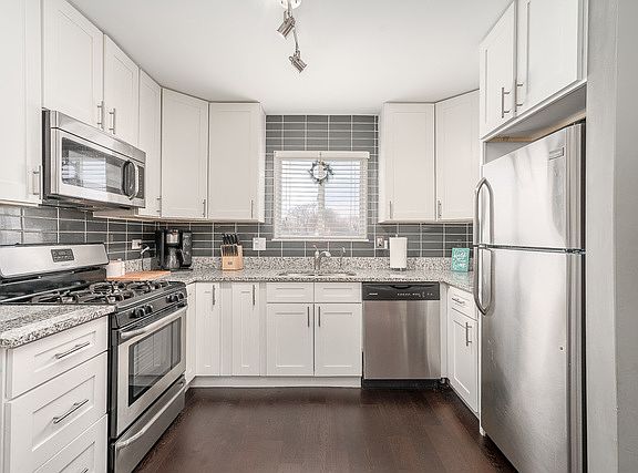 3rd image of 1921 Tawny Ct