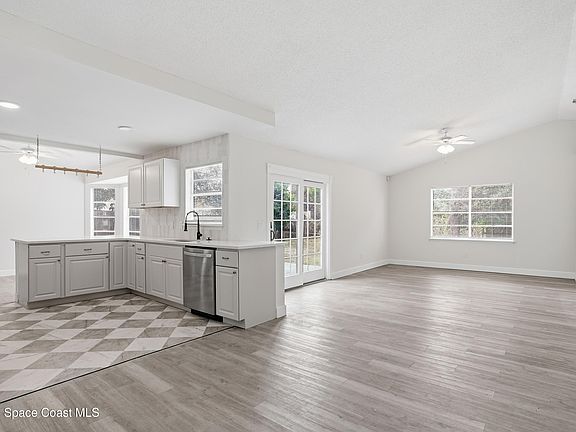 4th image of 6438 Hudson Rd
