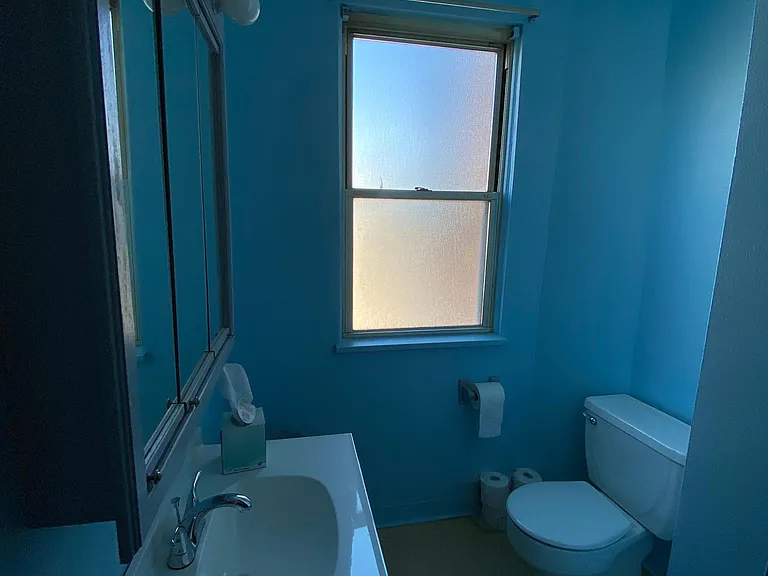 2ND FLOOR BATHROOM