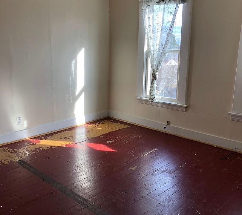 2nd image of 934 Plum St APT 6