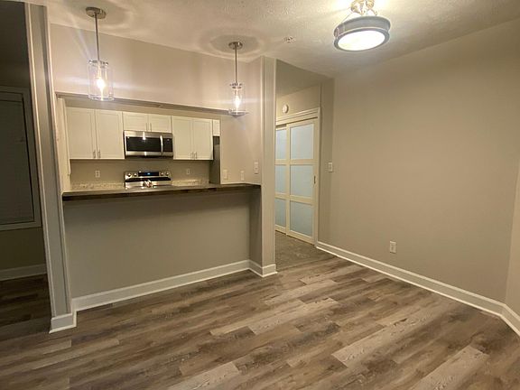 Kitchen / dinning/ bar/ laundry (double door)