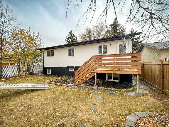 5th image of 915 S Pinecliff Dr NE