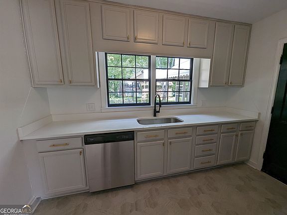 5th image of 301 E 3rd Street